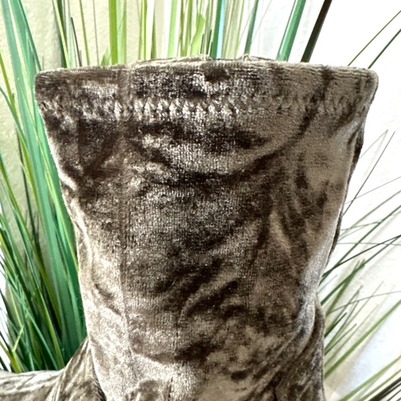 Gianni Bini Star Crossed 3 Green Velvet Boots - Picture 5 of 12